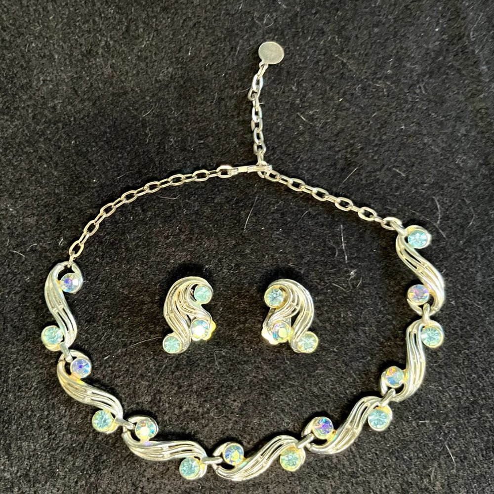 Vintage ‘Choker Style’ Silver Tone Necklace & Earrings w/Blue ‘Confetti’ Crystal - Picture 1 of 10
